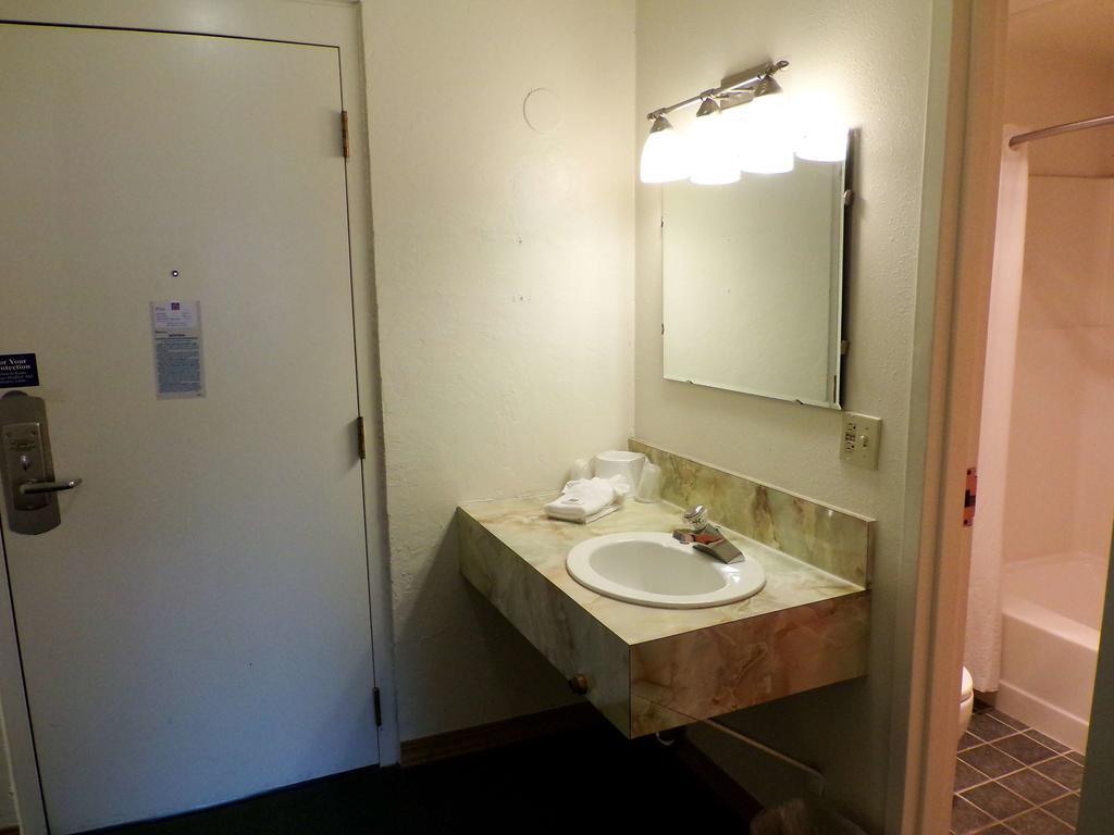 Budget Inn Missoula East Εξωτερικό φωτογραφία