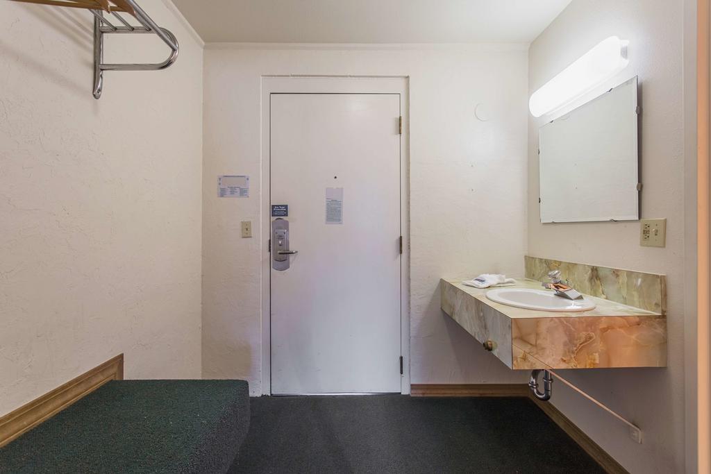 Budget Inn Missoula East Εξωτερικό φωτογραφία